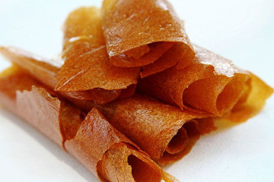 طرز تهیه لواشک خانگی با برگه زردآلو آفتابی