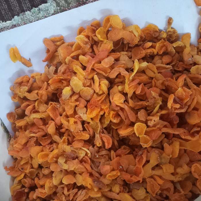 ترکیب برگه زردآلو آفتابی با گردو و بادام